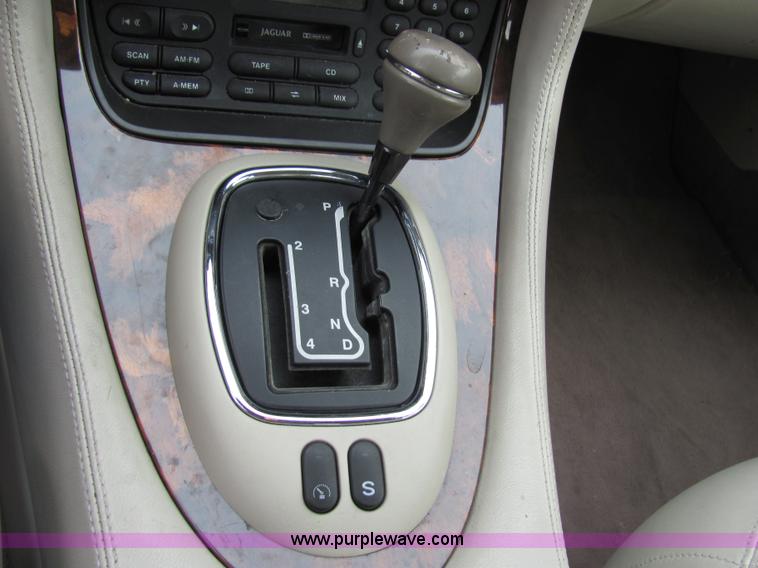 image for item 2291 1998 Jaguar XJ8