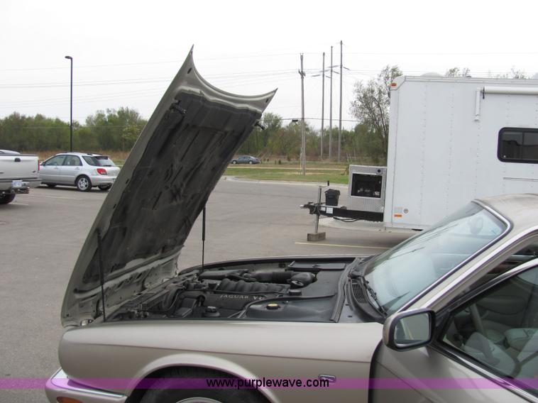 image for item 2291 1998 Jaguar XJ8