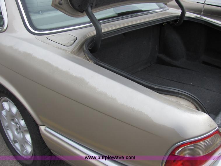 image for item 2291 1998 Jaguar XJ8