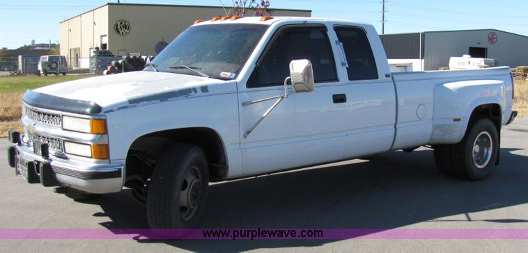 image for item 2328 1995 Chevrolet C2500 pickup truck