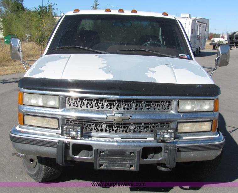 image for item 2328 1995 Chevrolet C2500 pickup truck