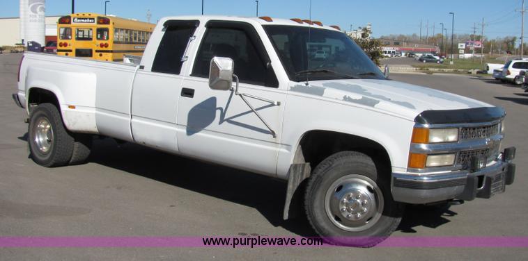 image for item 2328 1995 Chevrolet C2500 pickup truck