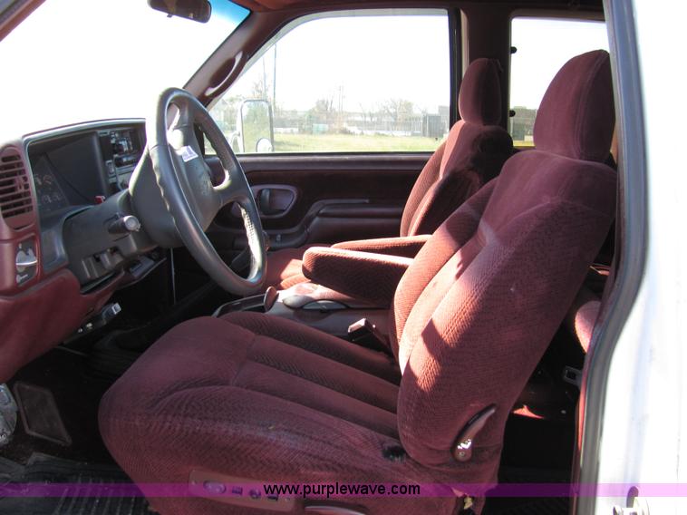 image for item 2328 1995 Chevrolet C2500 pickup truck