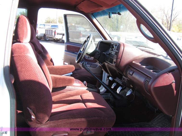 image for item 2328 1995 Chevrolet C2500 pickup truck