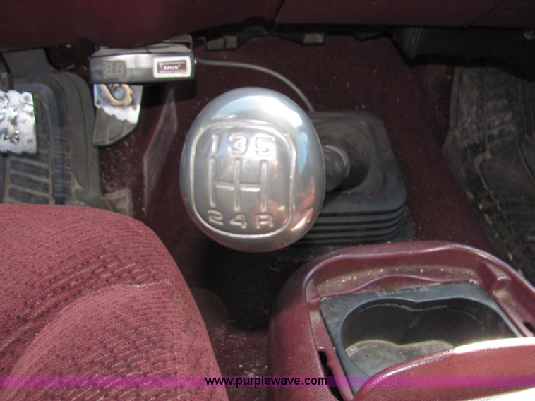 image for item 2328 1995 Chevrolet C2500 pickup truck