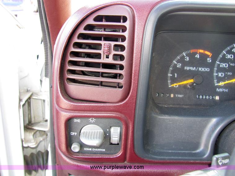 image for item 2328 1995 Chevrolet C2500 pickup truck