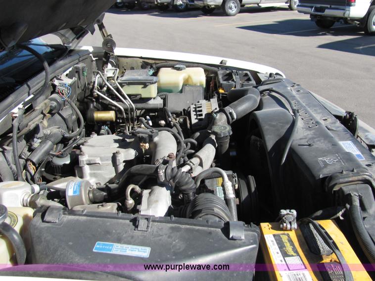 image for item 2328 1995 Chevrolet C2500 pickup truck