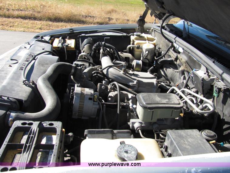 image for item 2328 1995 Chevrolet C2500 pickup truck