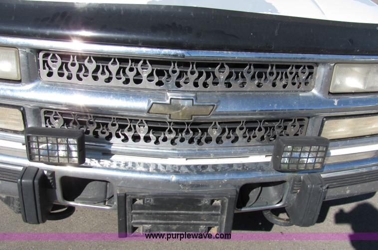 image for item 2328 1995 Chevrolet C2500 pickup truck