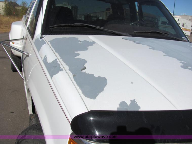 image for item 2328 1995 Chevrolet C2500 pickup truck