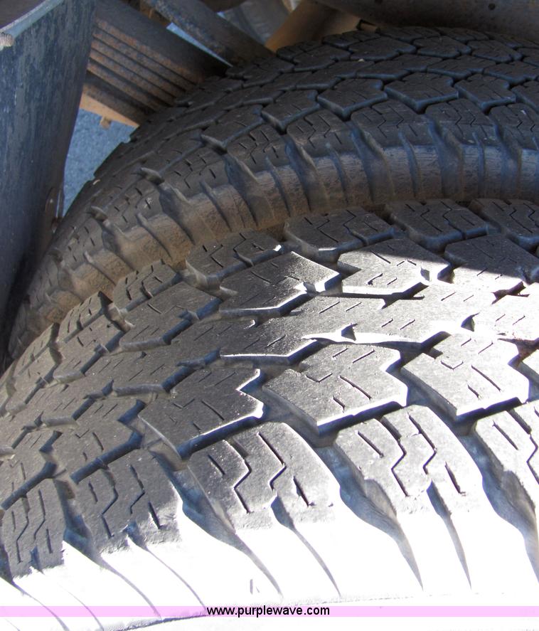 image for item 2328 1995 Chevrolet C2500 pickup truck