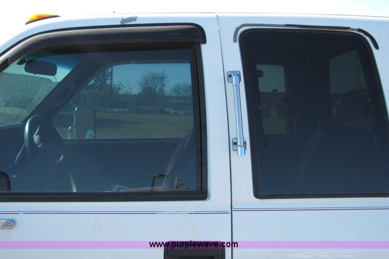 image for item 2328 1995 Chevrolet C2500 pickup truck