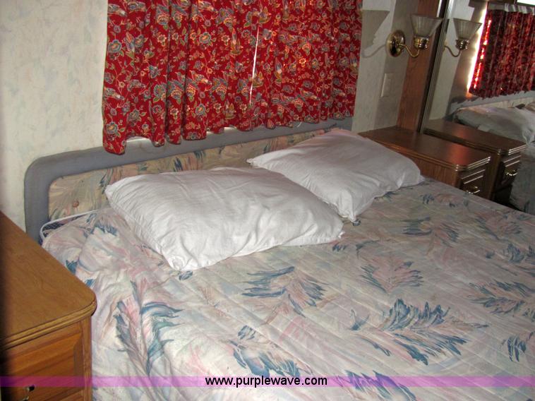 image for item 2329 1996 Newman American Star 28' fifth wheel camper