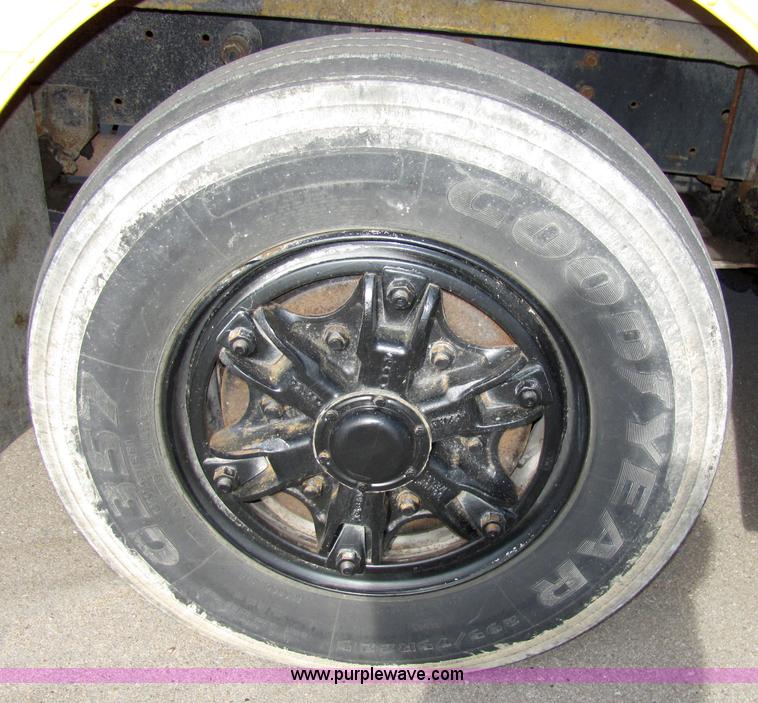 image for item 2330 1993 Amtran Genesis transit bus