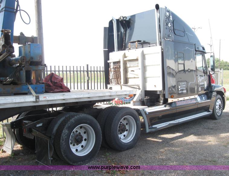 image for item 2734 1999 Freightliner Conventional FLC120 semi truck
