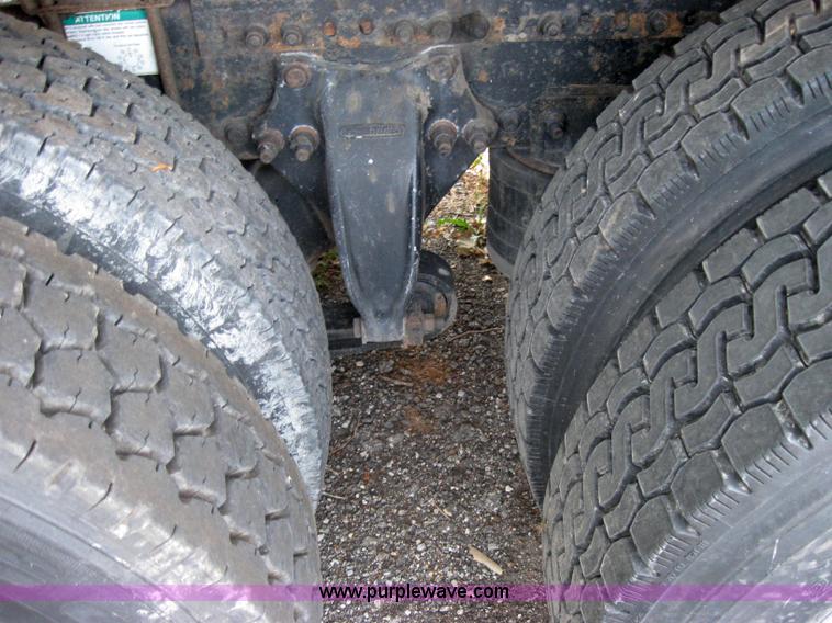 image for item 2734 1999 Freightliner Conventional FLC120 semi truck