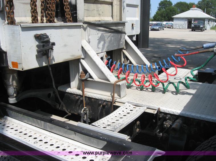 image for item 2734 1999 Freightliner Conventional FLC120 semi truck