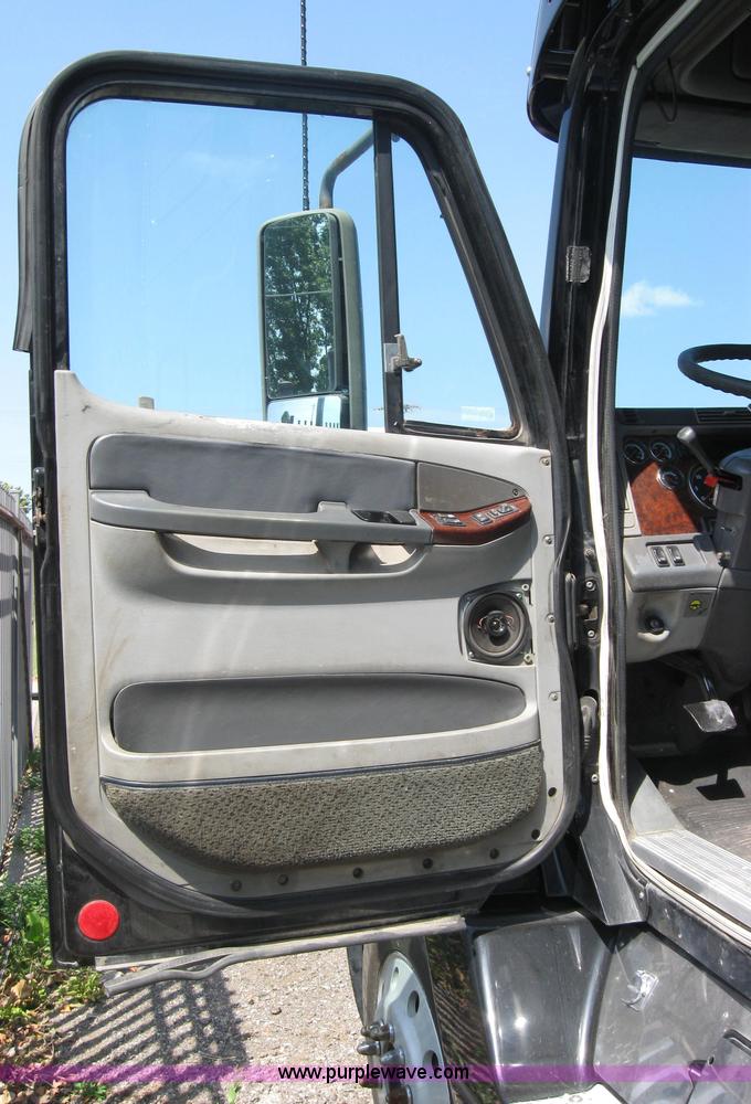 image for item 2734 1999 Freightliner Conventional FLC120 semi truck