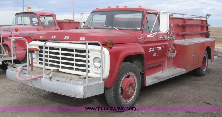 image for item 3081 1975 Ford F600 fire truck
