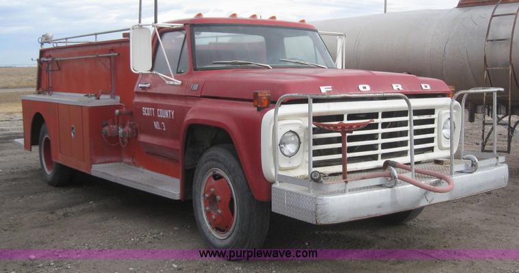 image for item 3081 1975 Ford F600 fire truck