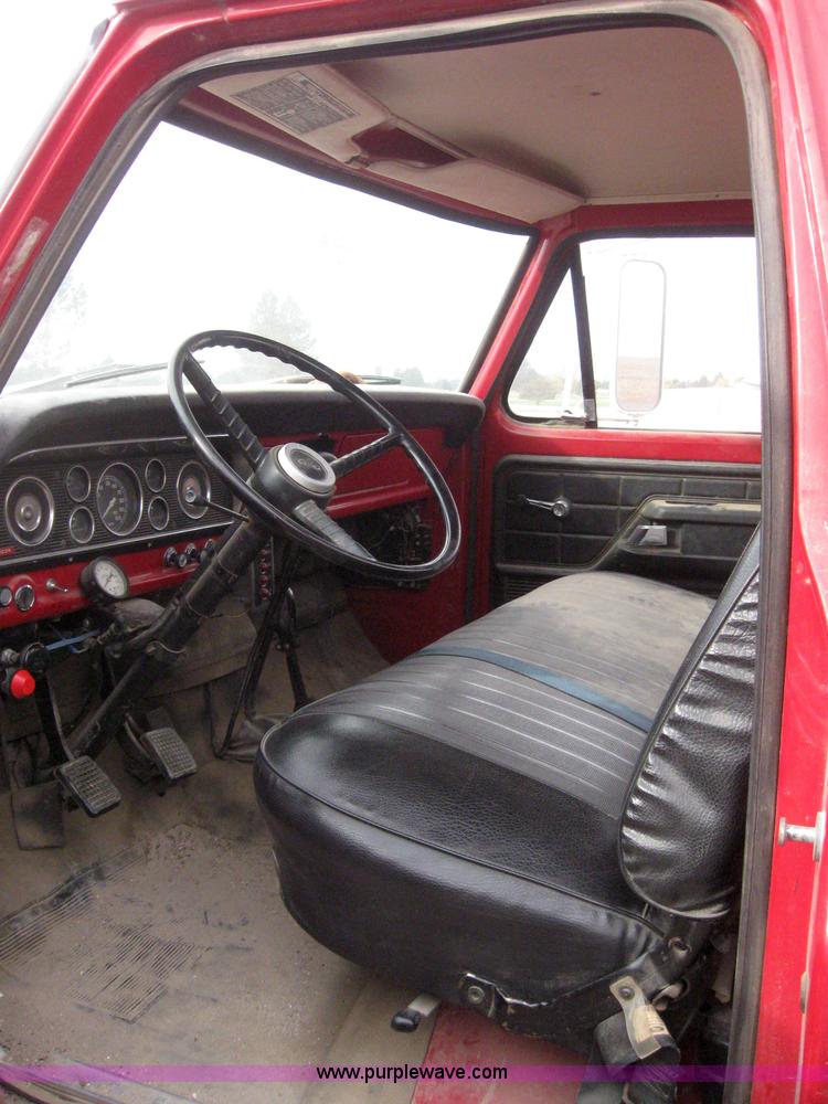 image for item 3081 1975 Ford F600 fire truck