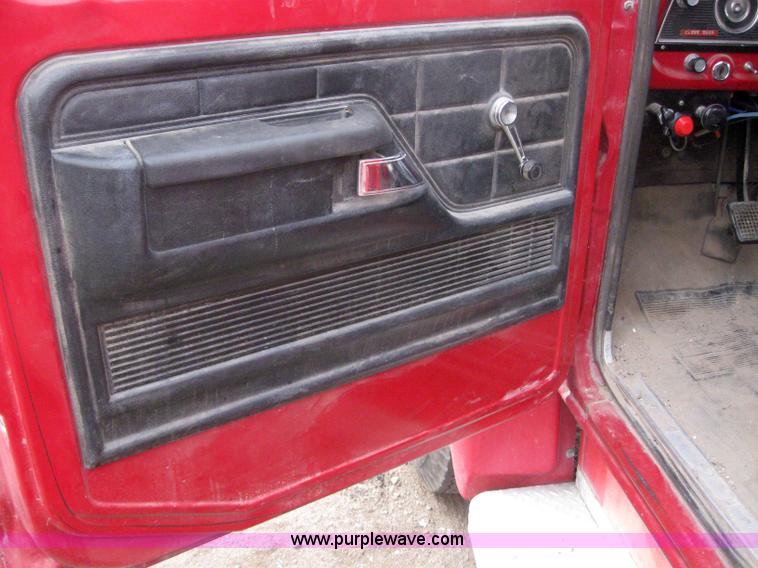 image for item 3081 1975 Ford F600 fire truck