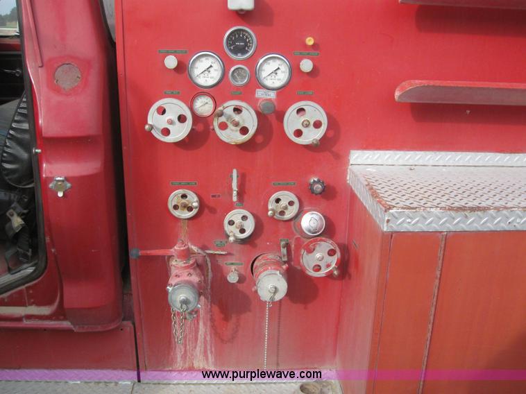 image for item 3081 1975 Ford F600 fire truck