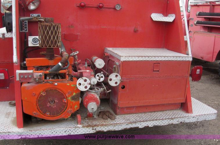 image for item 3081 1975 Ford F600 fire truck