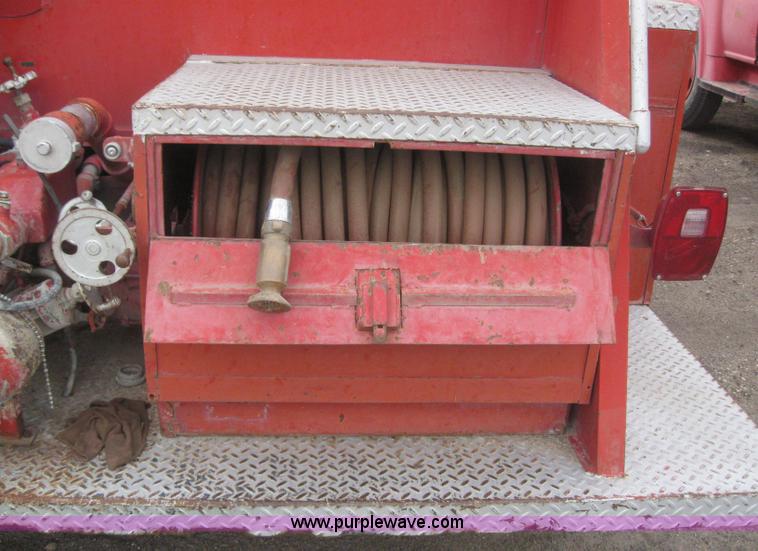 image for item 3081 1975 Ford F600 fire truck