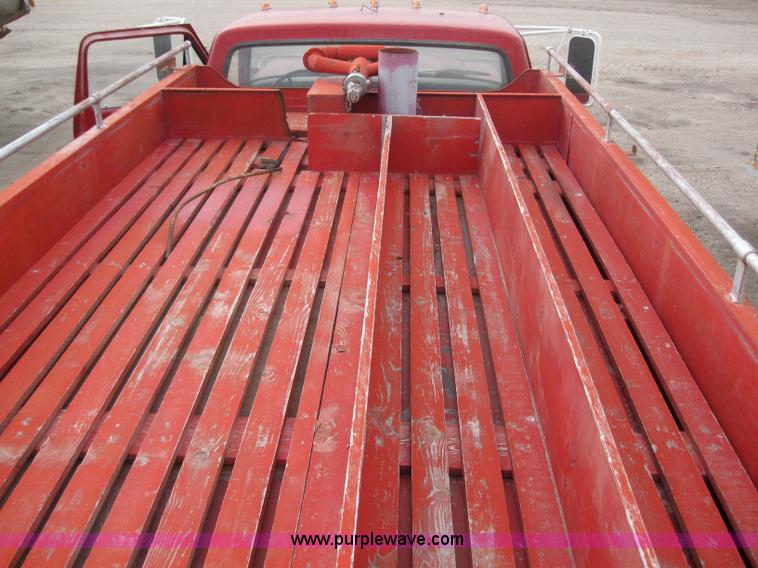 image for item 3081 1975 Ford F600 fire truck