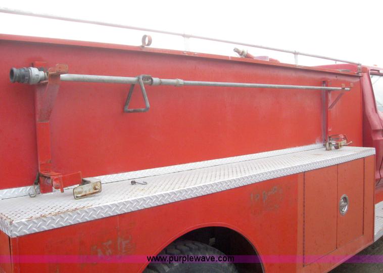 image for item 3081 1975 Ford F600 fire truck