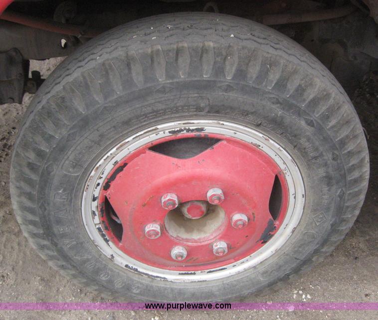 image for item 3081 1975 Ford F600 fire truck