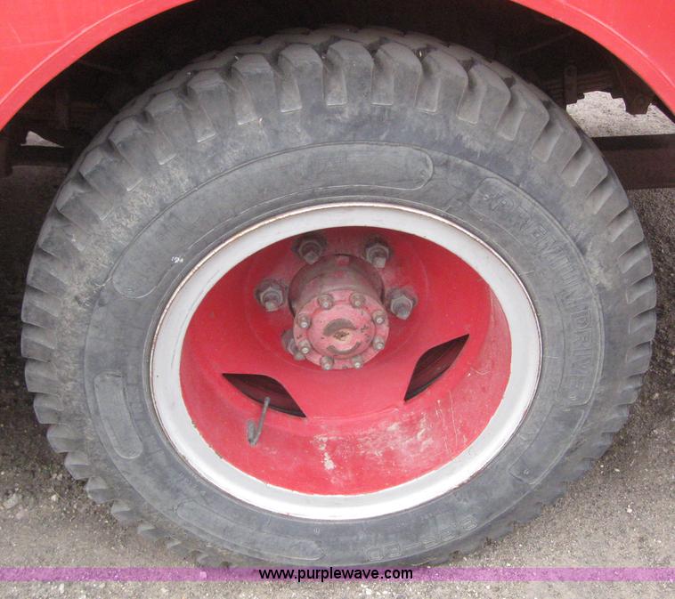 image for item 3081 1975 Ford F600 fire truck