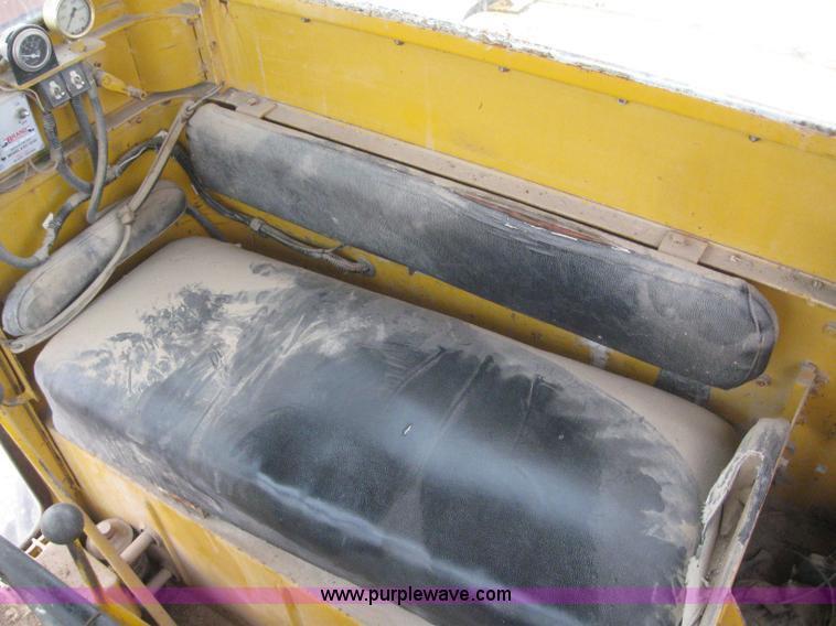 image for item 3083 1967 Caterpillar 120 motor grader with boomer elevator