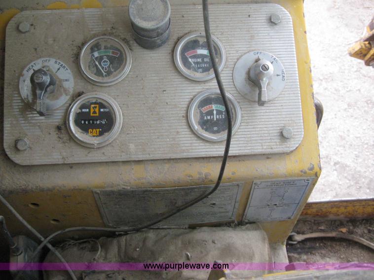 image for item 3083 1967 Caterpillar 120 motor grader with boomer elevator