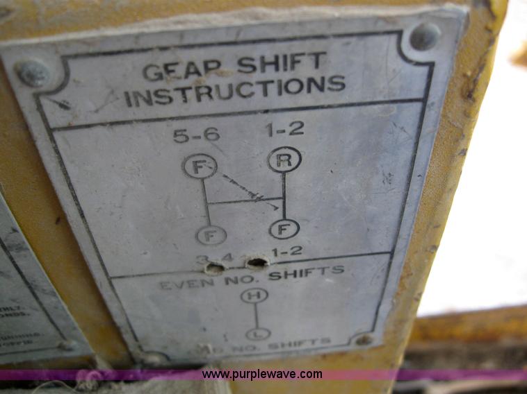 image for item 3083 1967 Caterpillar 120 motor grader with boomer elevator