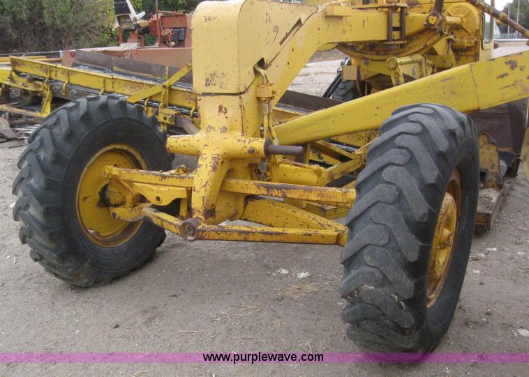 image for item 3083 1967 Caterpillar 120 motor grader with boomer elevator