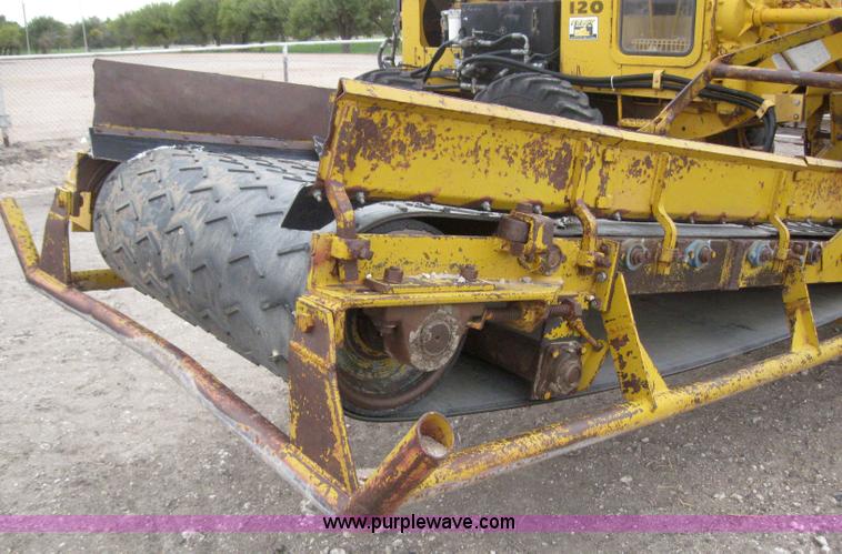 image for item 3083 1967 Caterpillar 120 motor grader with boomer elevator