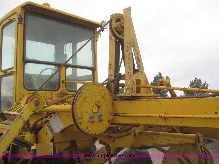 image for item 3083 1967 Caterpillar 120 motor grader with boomer elevator