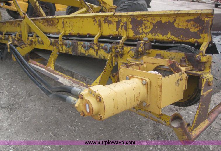 image for item 3083 1967 Caterpillar 120 motor grader with boomer elevator