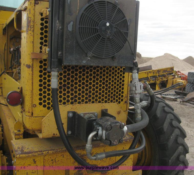 image for item 3083 1967 Caterpillar 120 motor grader with boomer elevator