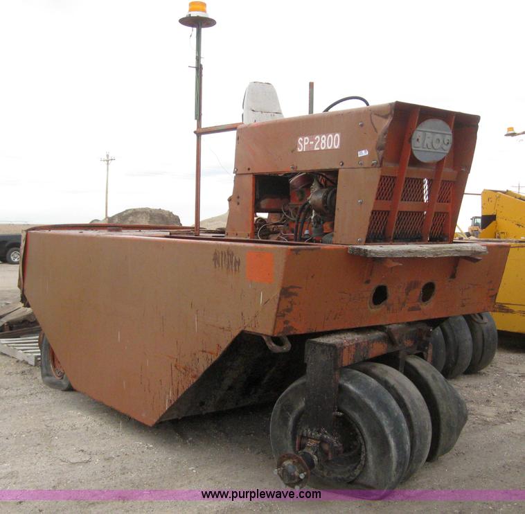 image for item 3084 1982 Bros SP-2800 roller packer