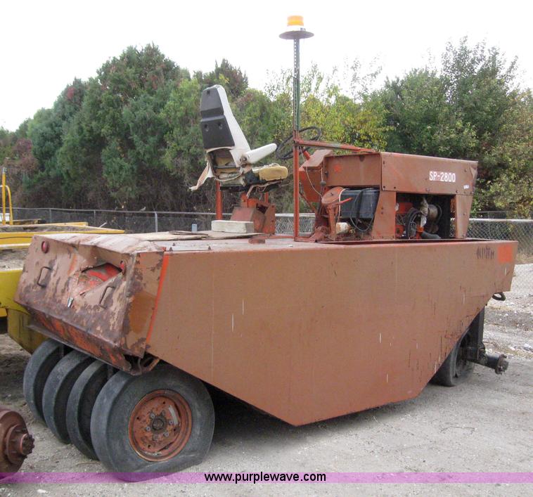 image for item 3084 1982 Bros SP-2800 roller packer