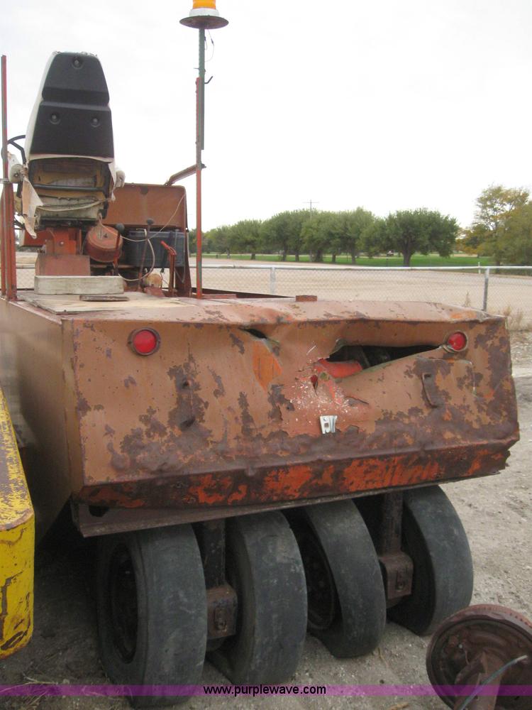 image for item 3084 1982 Bros SP-2800 roller packer