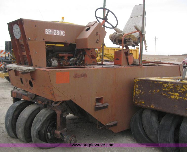 image for item 3084 1982 Bros SP-2800 roller packer