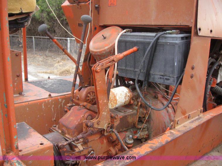 image for item 3084 1982 Bros SP-2800 roller packer