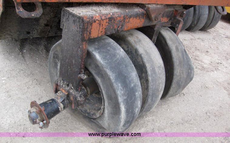 image for item 3084 1982 Bros SP-2800 roller packer