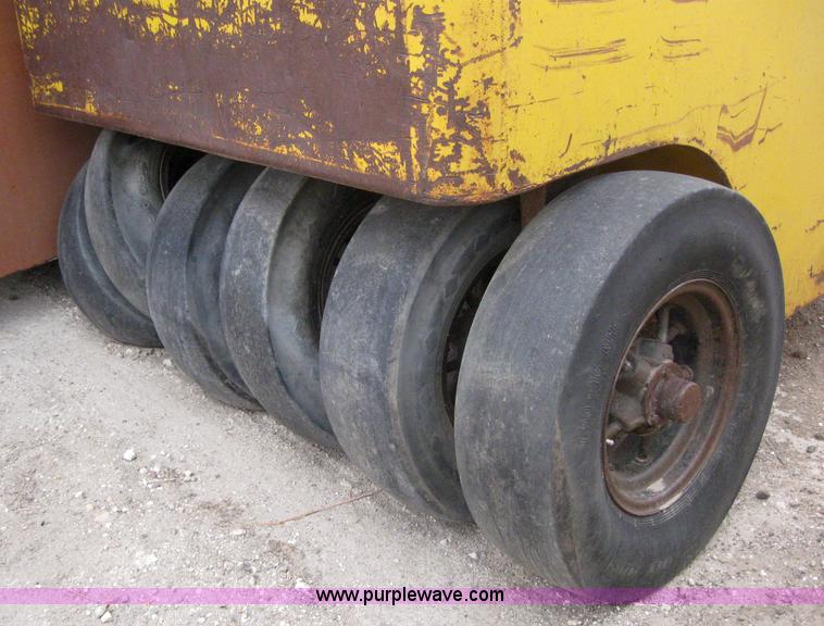 image for item 3085 Grace roller packer