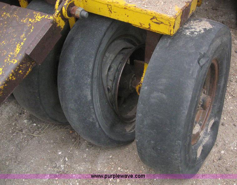 image for item 3085 Grace roller packer