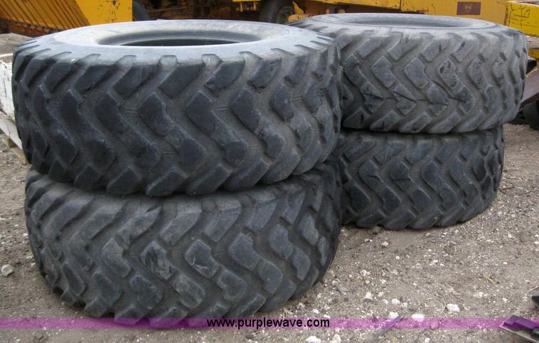 image for item 3086 (4) 23.5R25 loader tires